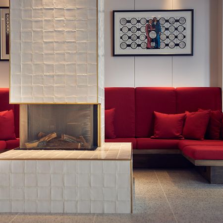 Kimpton De Witt Amsterdam, An Ihg Hotel Exterior photo The fireplace in the lobby